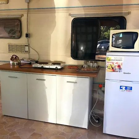 Happy Caravans-with Air Conditioner