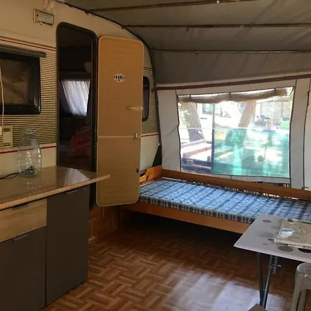 Happy Caravans-with Air Conditioner *