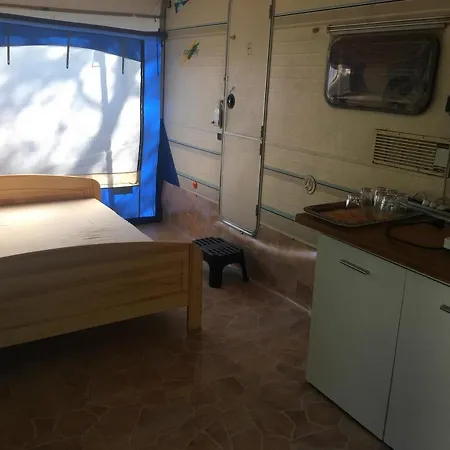 Happy Caravans-with Air Conditioner *