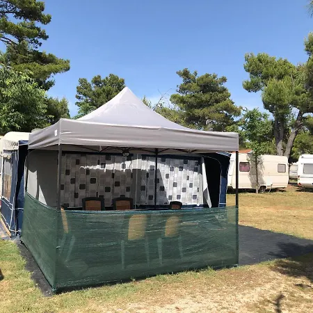 Happy Caravans-with Air Conditioner Luxury tent